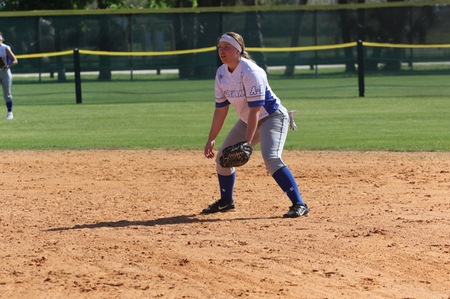 Softball Fights Tough with DCTC to Earn Split