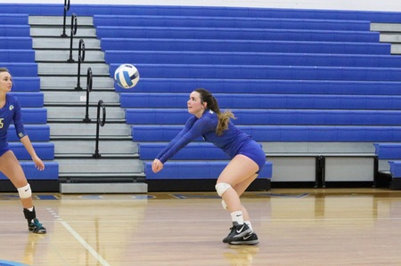 Volleyball Narrowly Drops Match to Western Tech